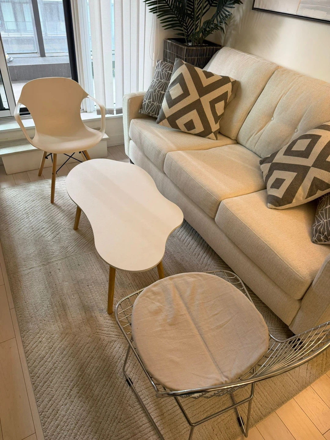 Modern Chairs + Coffee Table Set – Great Condition