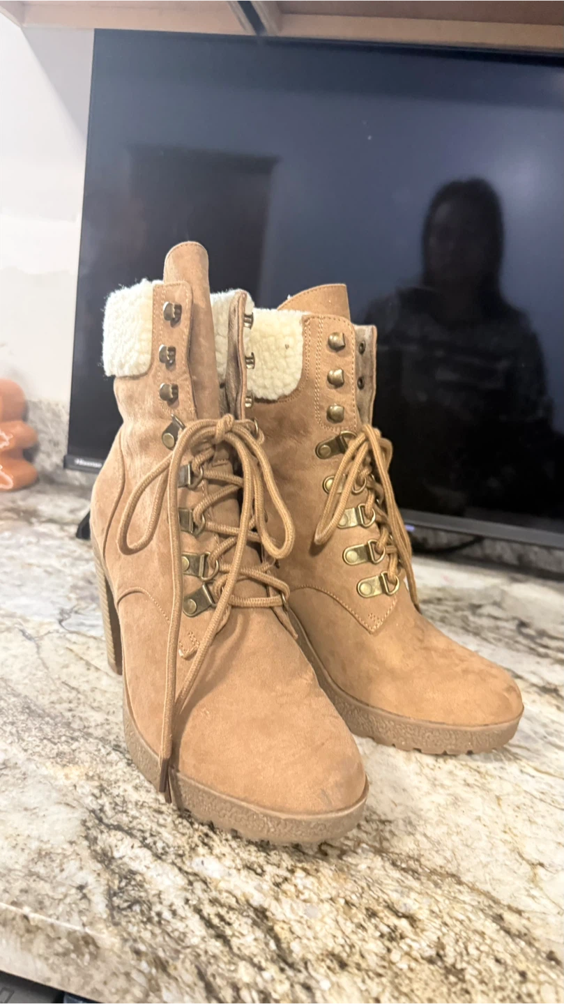Women's Tan Lace-Up Heeled Boots Faux Fur Trim Like new