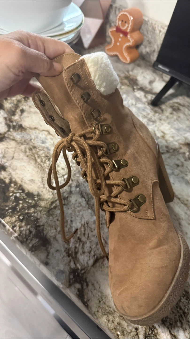 Women's Tan Lace-Up Heeled Boots Faux Fur Trim Like new - photo 4