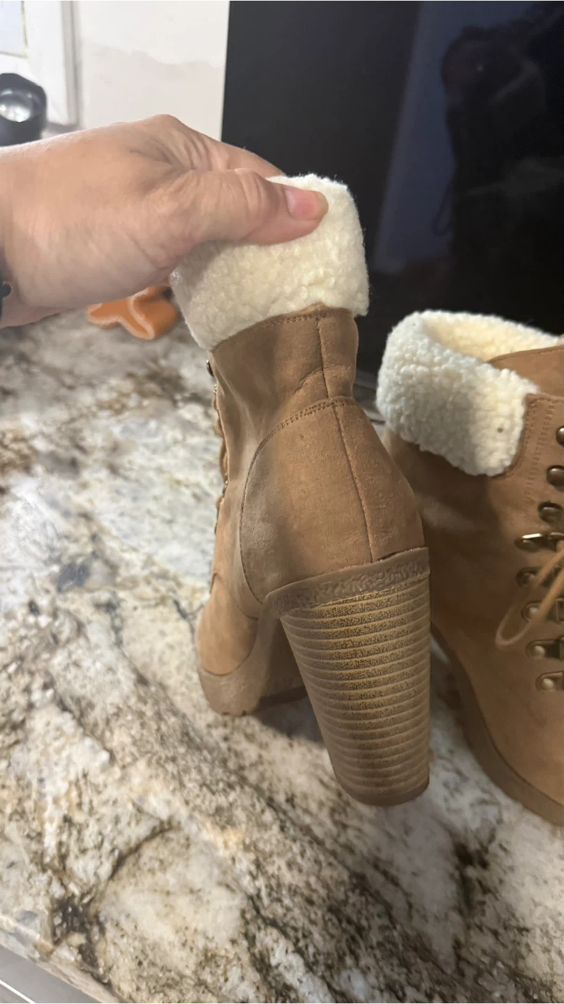 Women's Tan Lace-Up Heeled Boots Faux Fur Trim Like new - photo 3