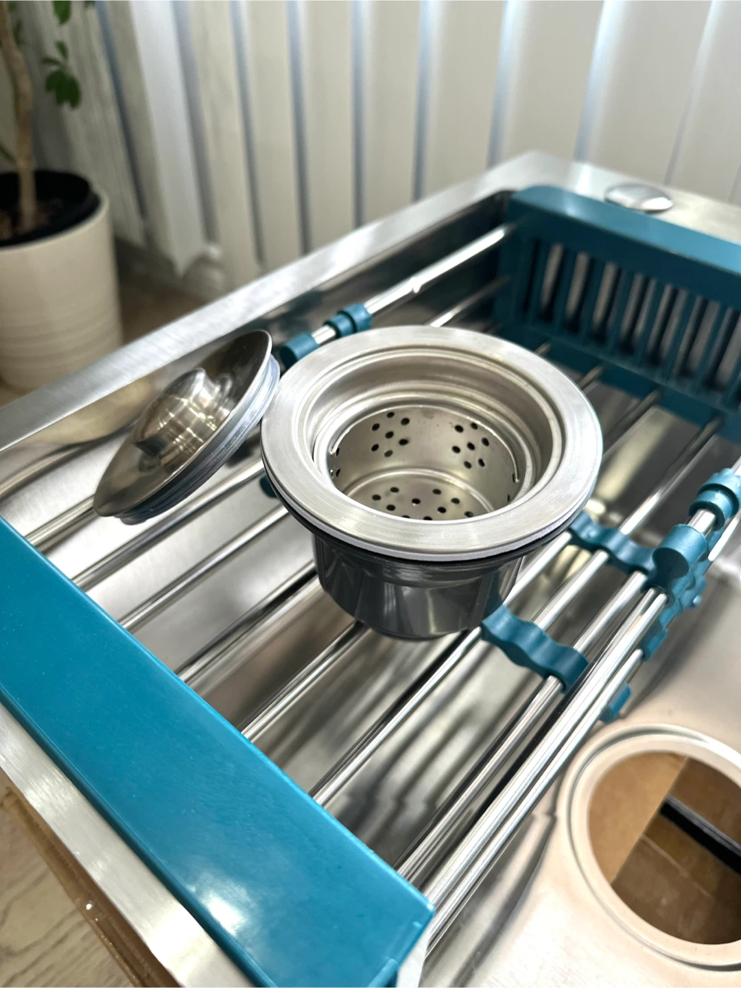 Stainless Steel Kitchen Sink with Drying rack Strainer Basket - photo 2