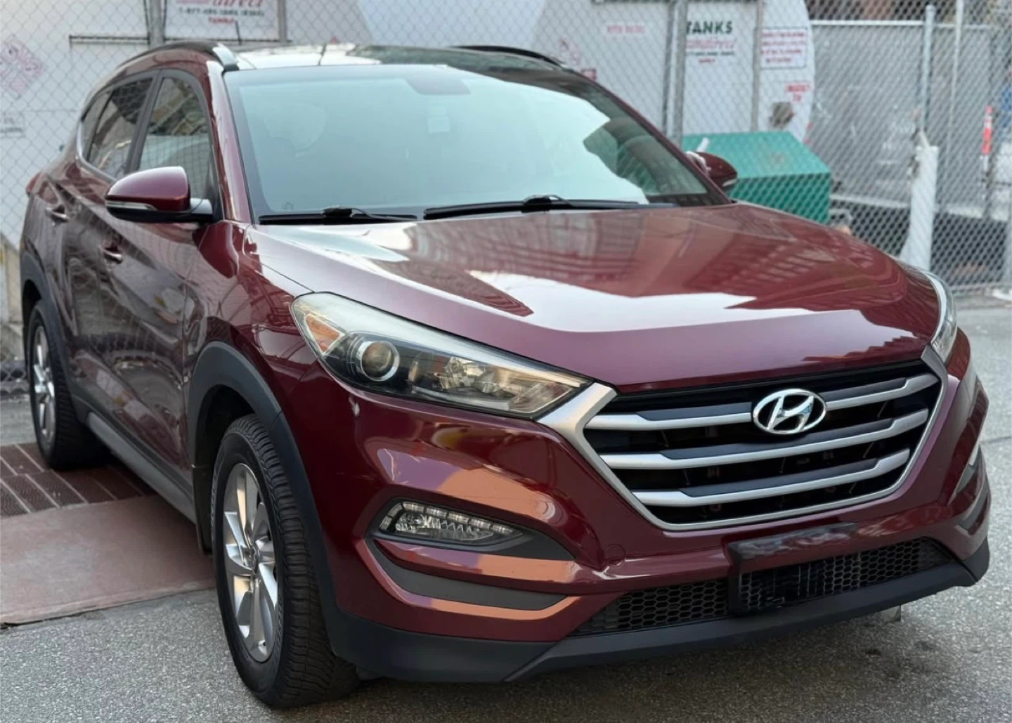 Hyundai Tucson 2017 - low mileage, fully loaded