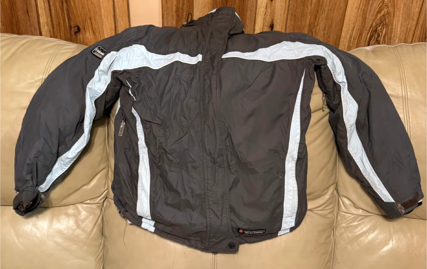 Misty Mountain  Jacket Size L/G, $40