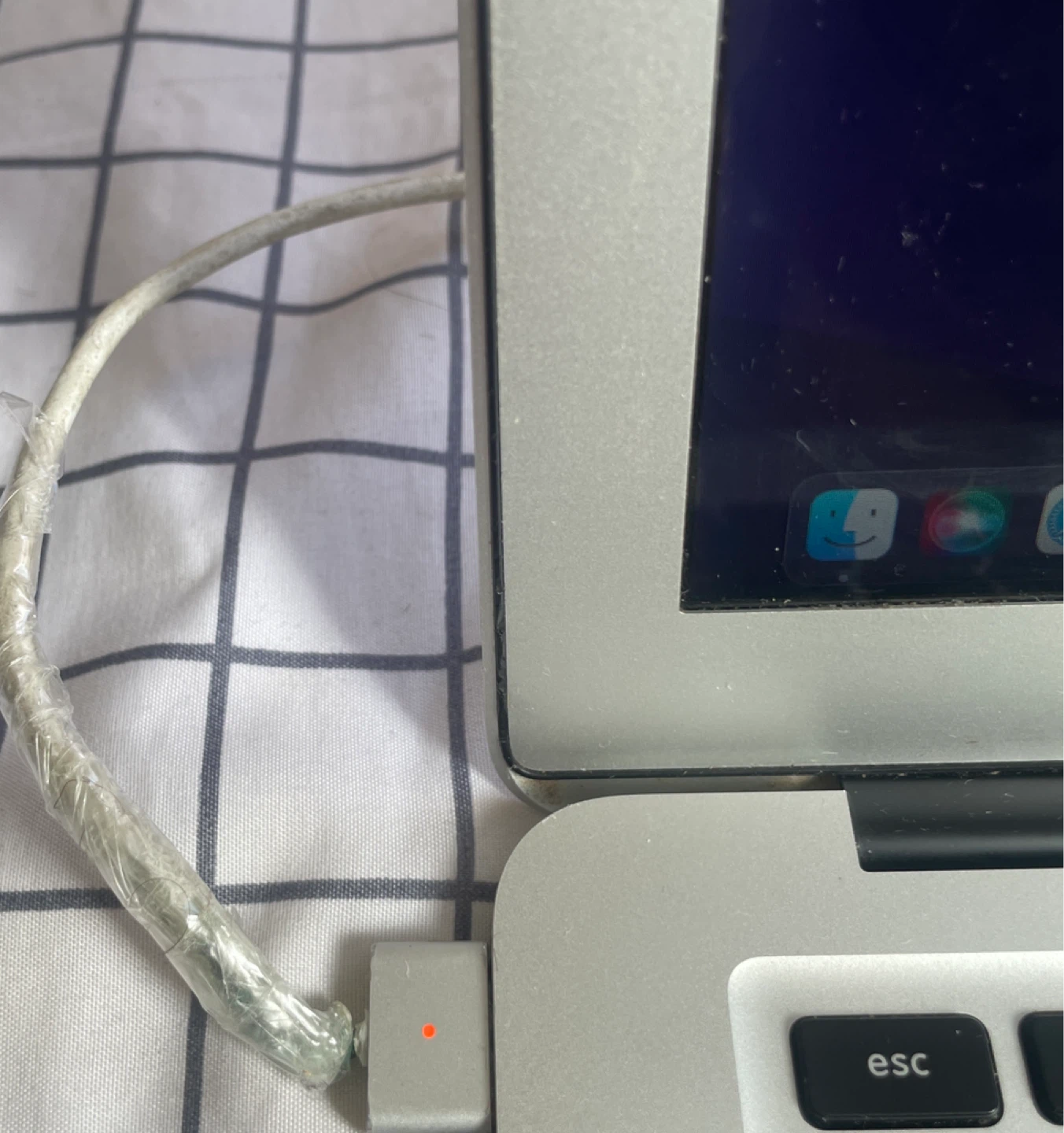 Apple MacBook Air 2017- Battery needs replacement - photo 3