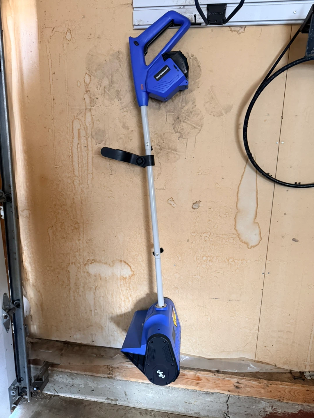 Mastercraft 20V Cordless Snow Thrower