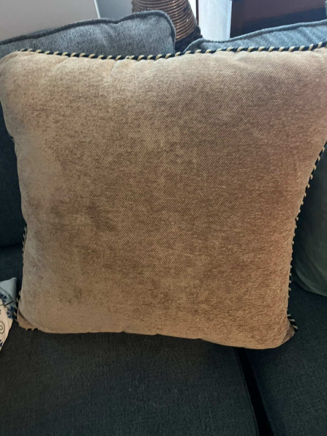 4 Decorative Throw Pillows - photo 2