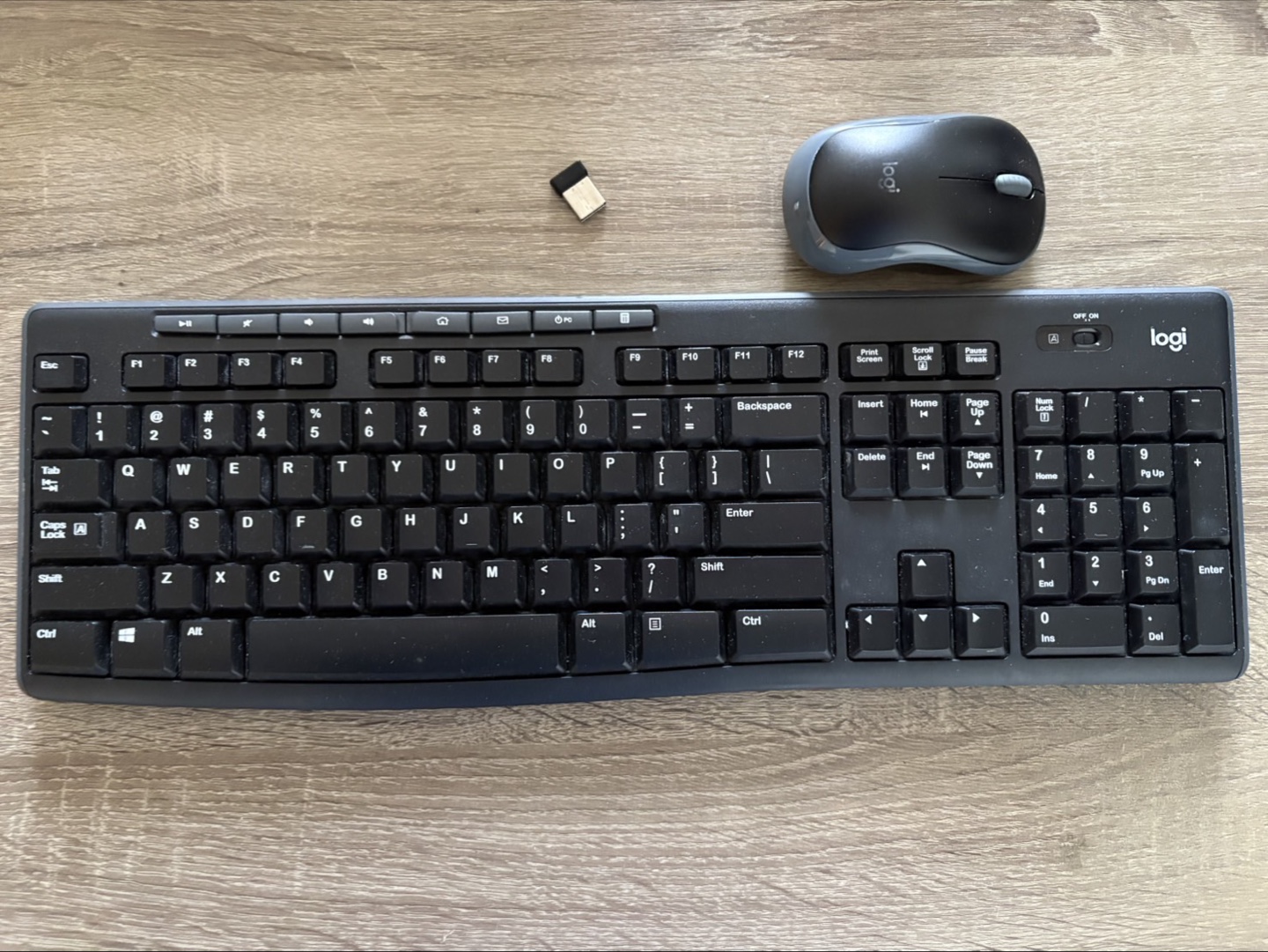 Logitech MK270 Wireless Keyboard and Mouse Combo