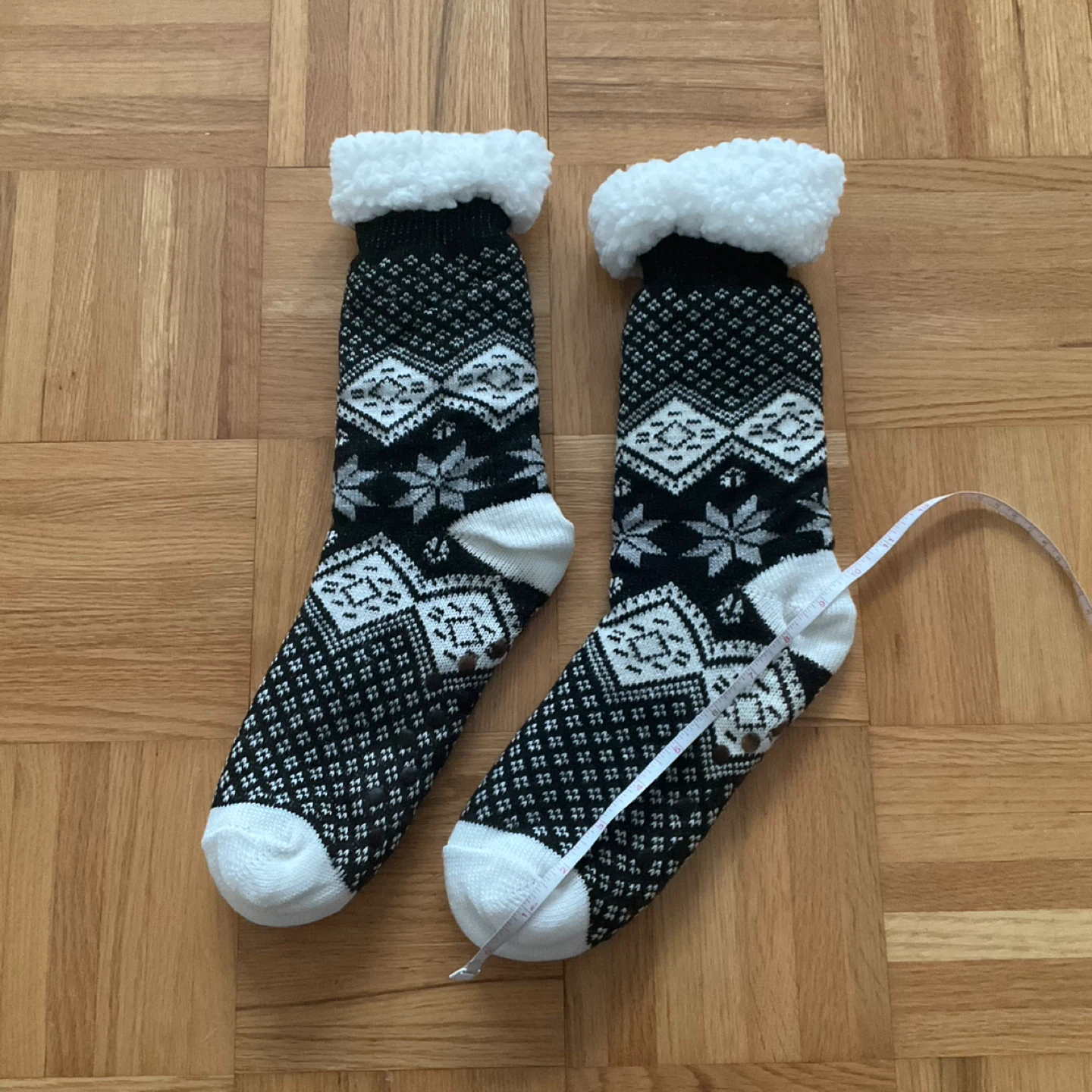 Black and white cozy patterned reading socks - BNWOT - photo 3