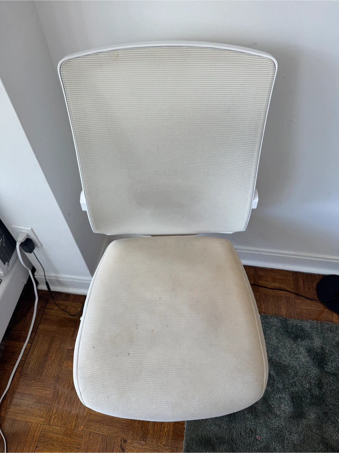 FREE White Mesh Office Chair - photo 3