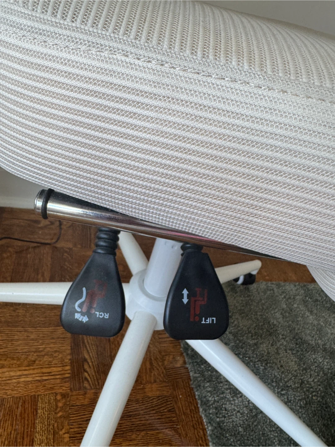 FREE White Mesh Office Chair - photo 4