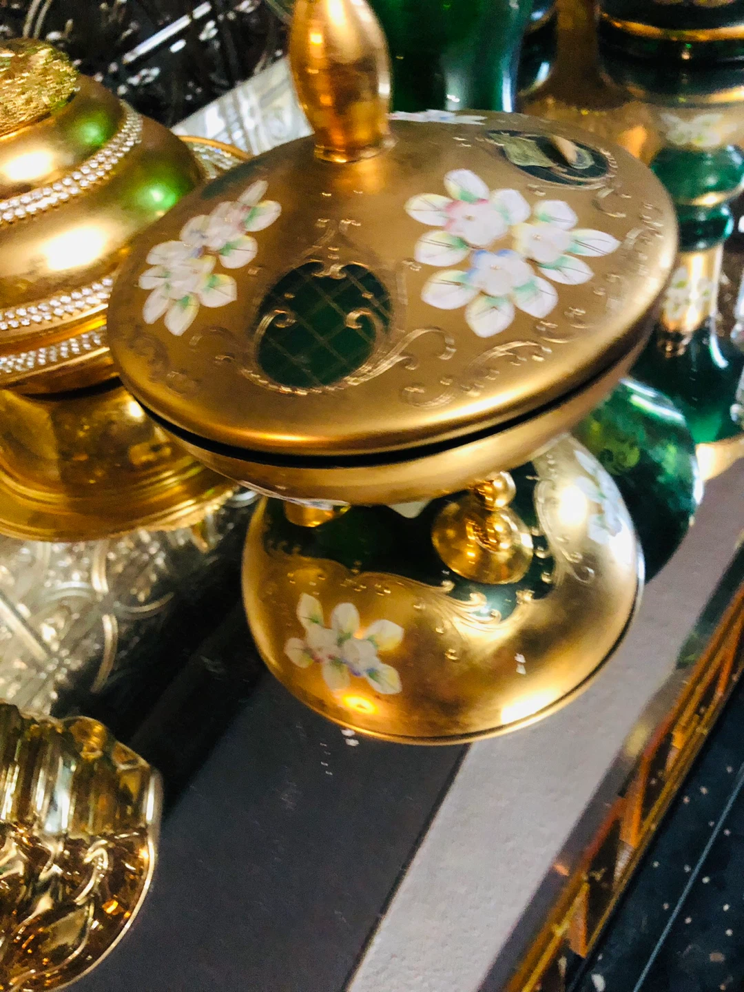 Elegantly Designed  24 k stamped Gold and Green Trinket Dish - photo 2
