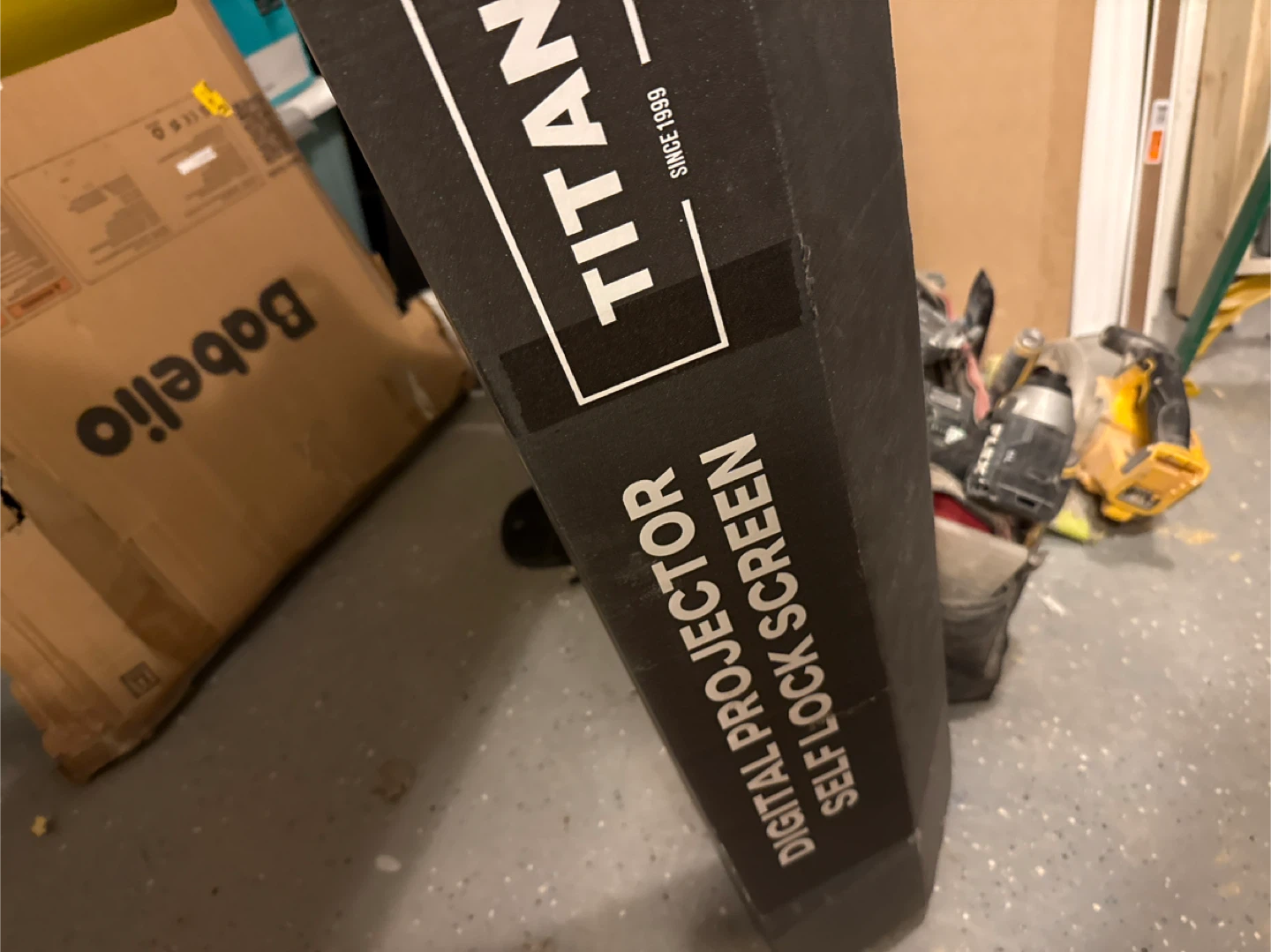 Titan TNS-72 Digital Projector Screen