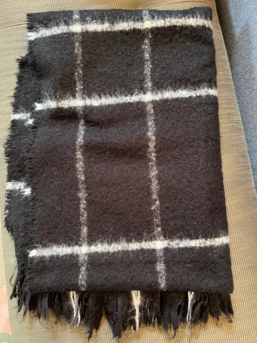 Black and White Blanket Scarf