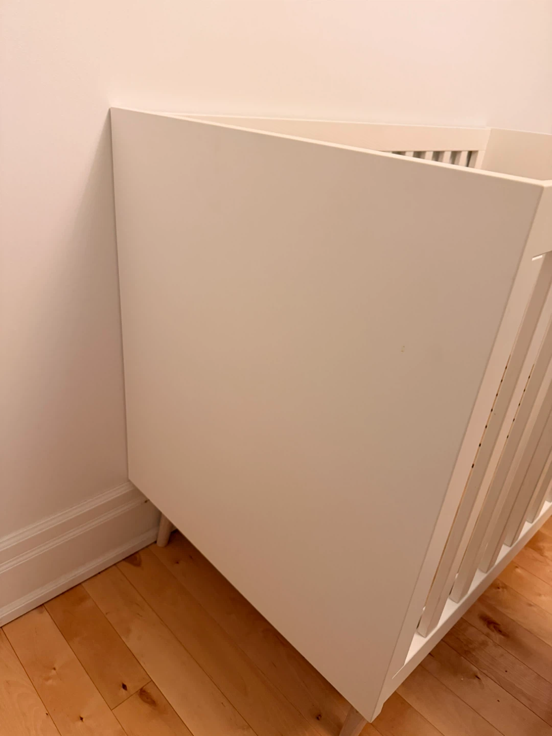 White Crib with Mattress - photo 3