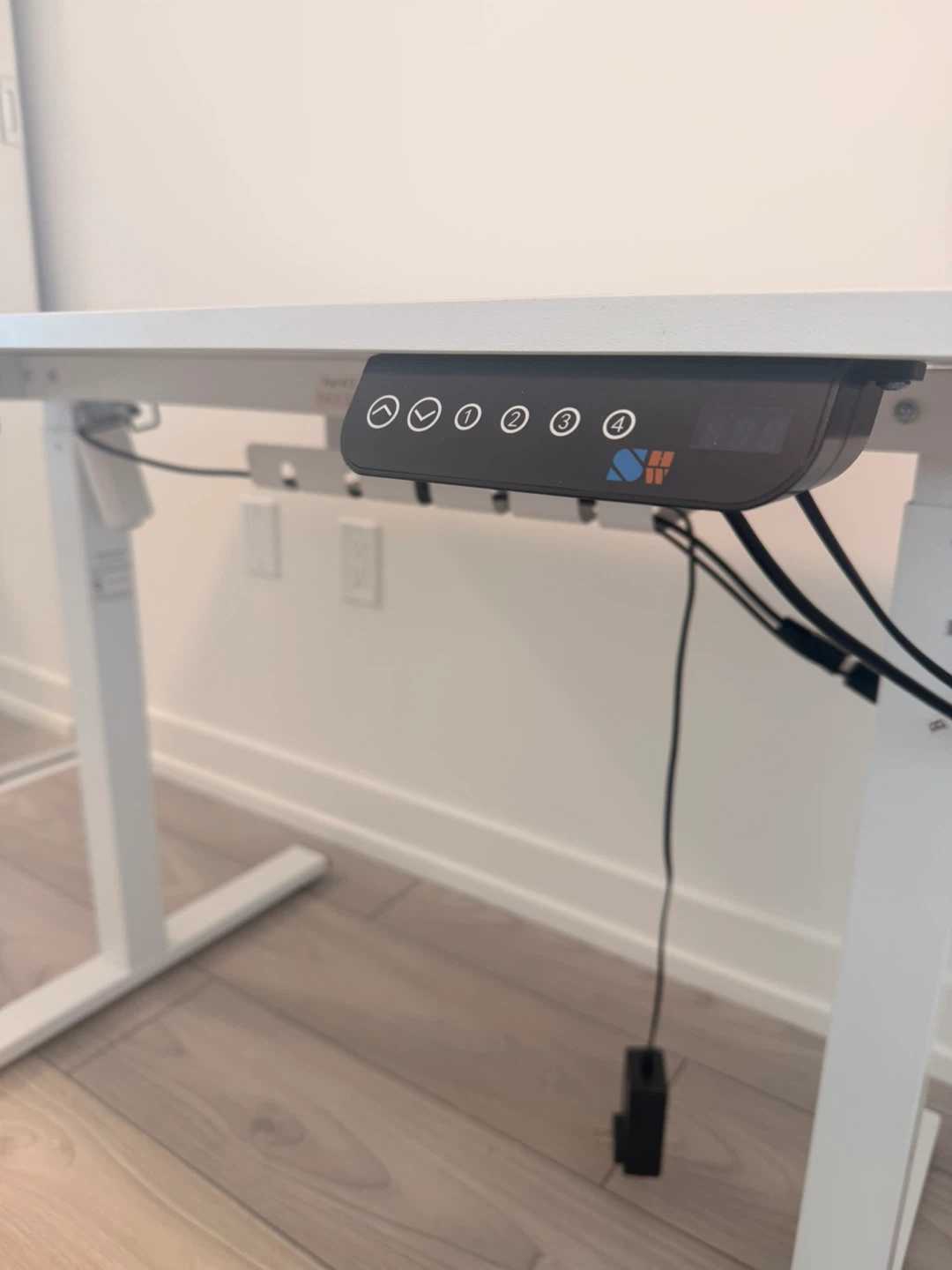 40” Electric Standing Desk + Cable Tray - photo 2