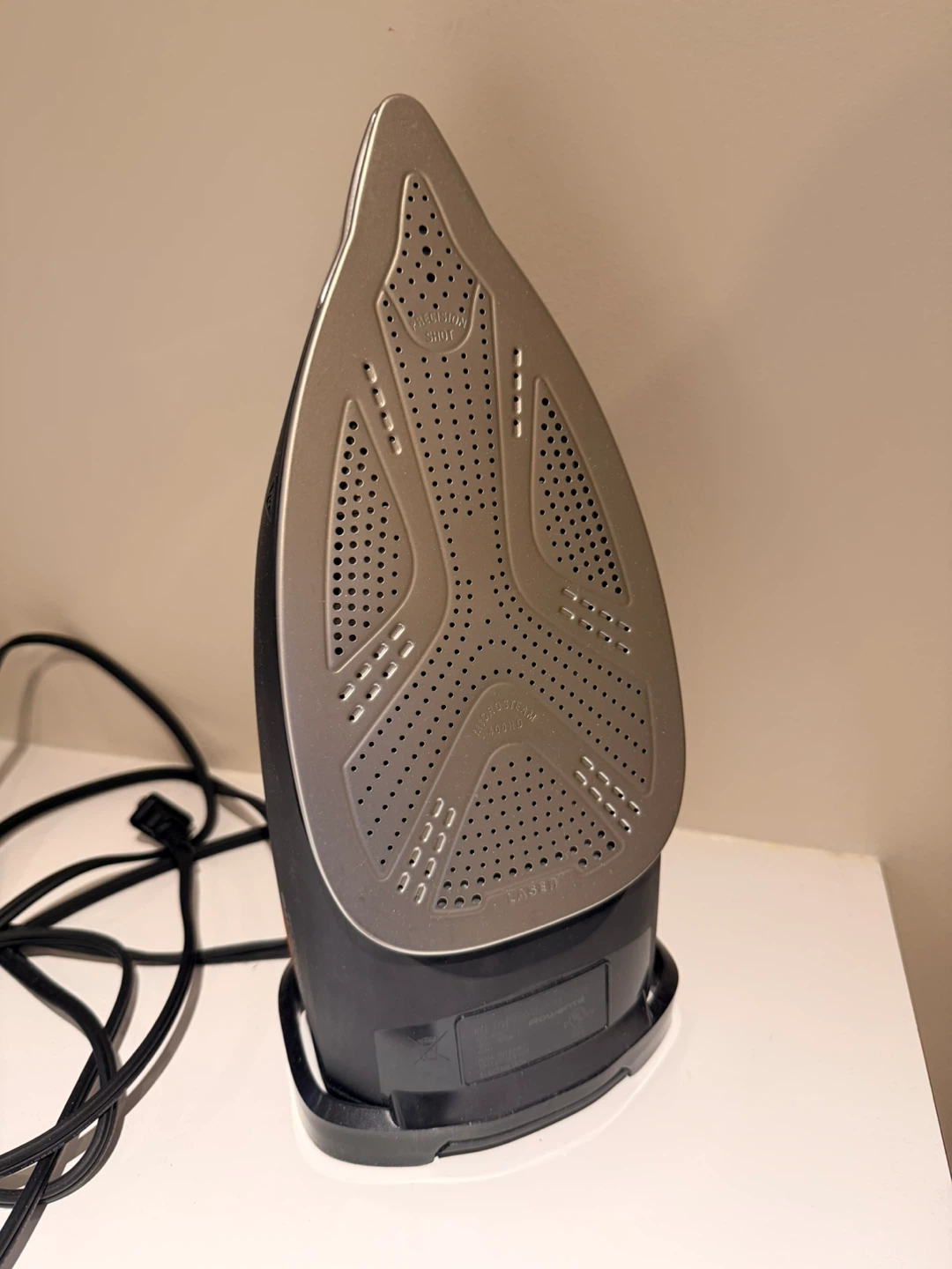 Rowenta Iron with steam and spray function - photo 2