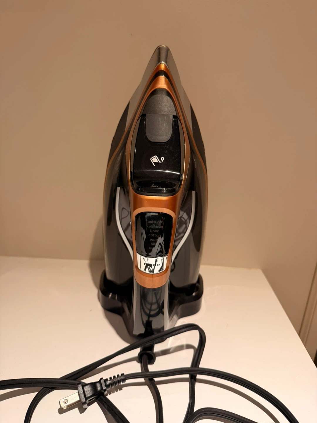 Rowenta Iron with steam and spray function - photo 3