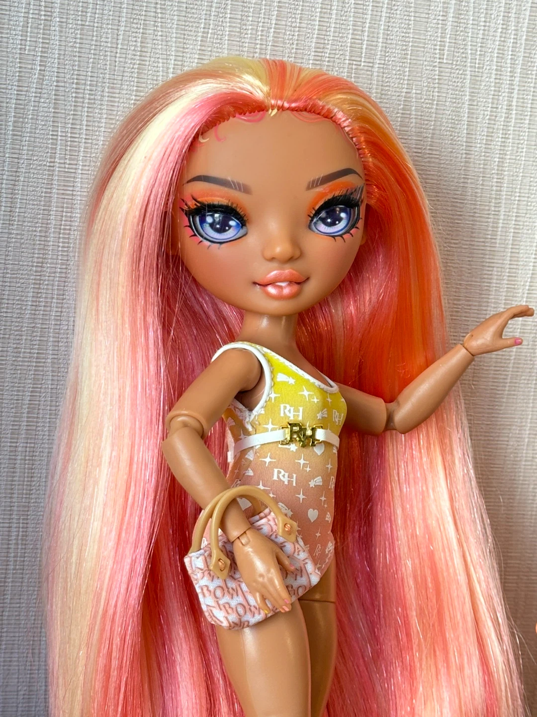 Rare Rainbow High Simone Summers Doll with Beach Accessories - photo 3