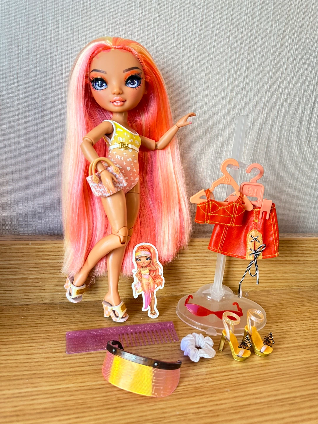 Rare Rainbow High Simone Summers Doll with Beach Accessories - photo 2