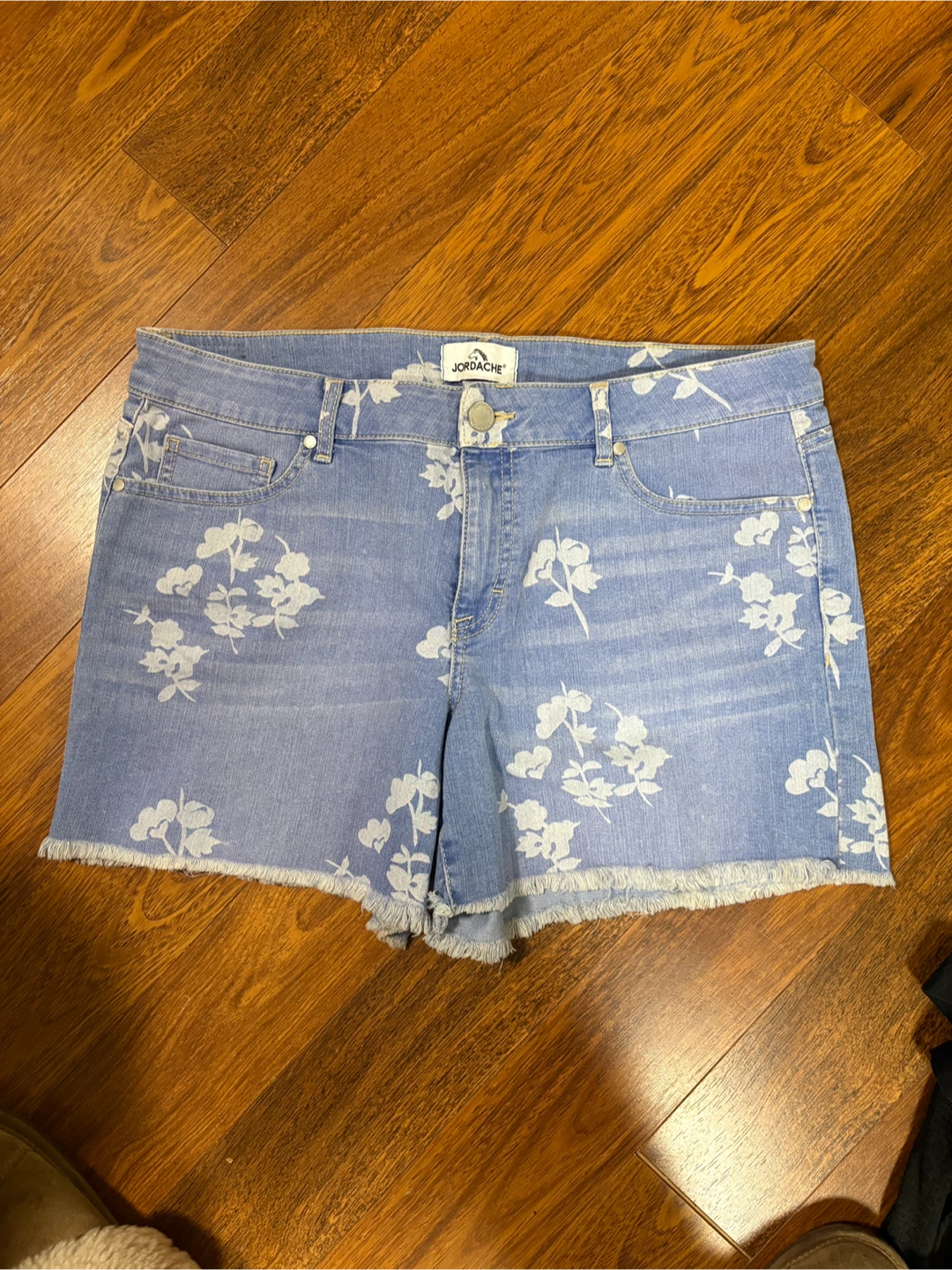 JORDACHE SHORTS