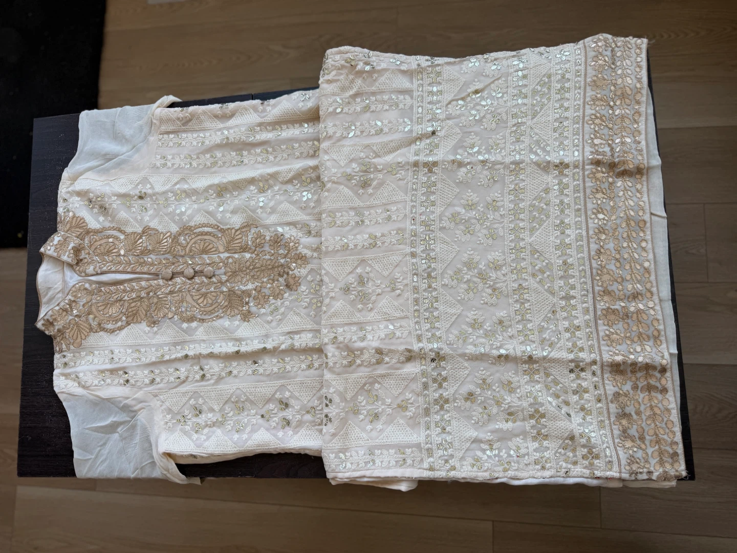 Beautiful Cream Gold Embroidered 3-Piece Suit - photo 3