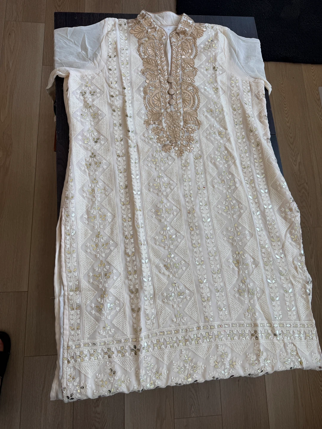 Beautiful Cream Gold Embroidered 3-Piece Suit - photo 4
