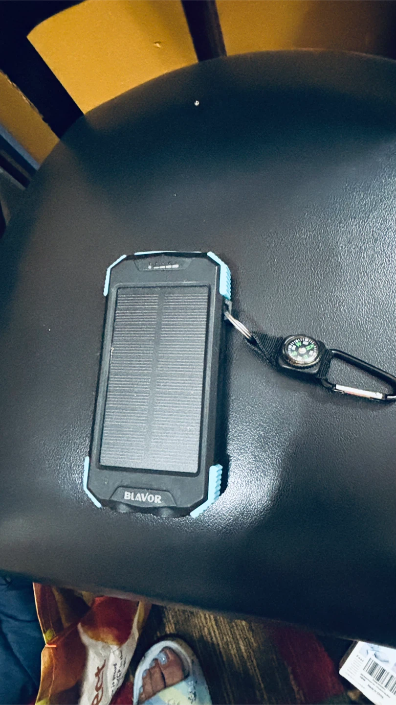BLAVOR Wireless Solar Power Bank