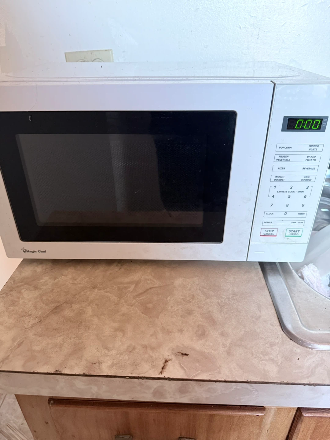 Magic Chef White Microwave - photo 2