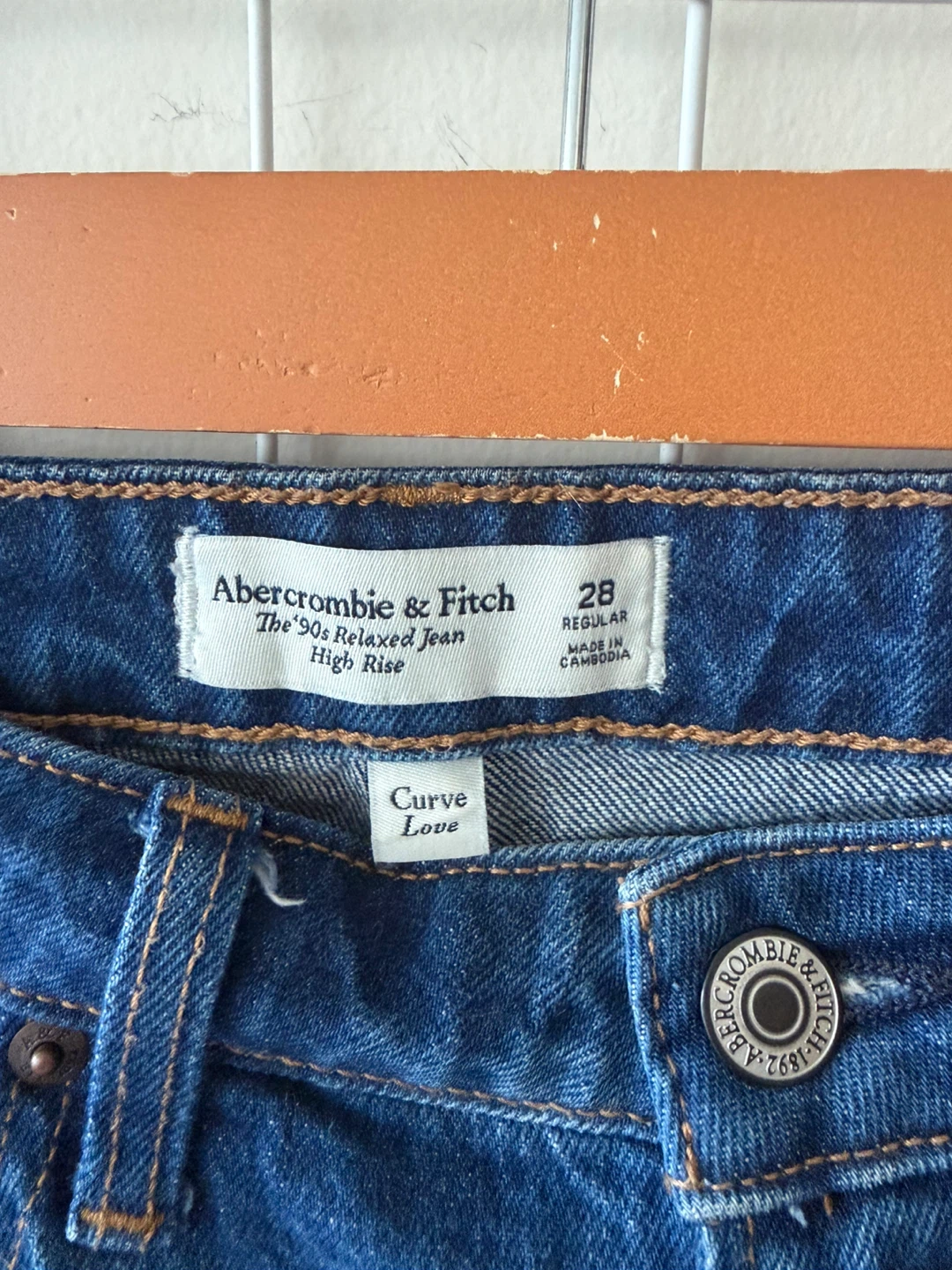 Abercrombie&Fitch Curve Love 90s Relaxed Jean - Size 28 - photo 3