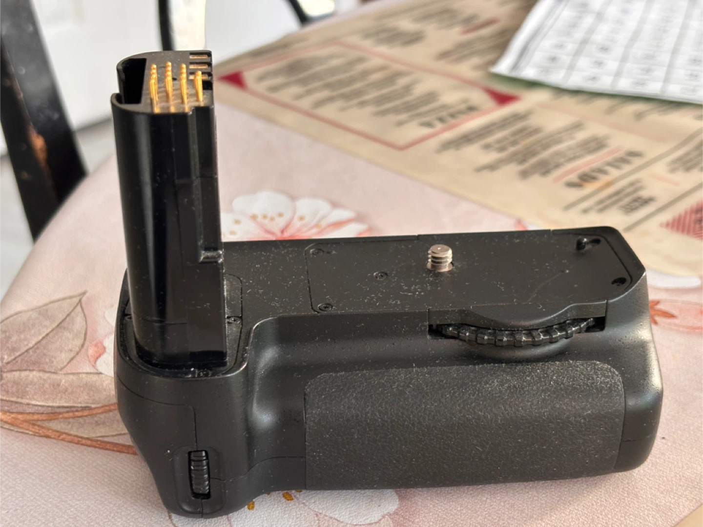 Nikon MB-D80 Multi Power Battery Pack - photo 2