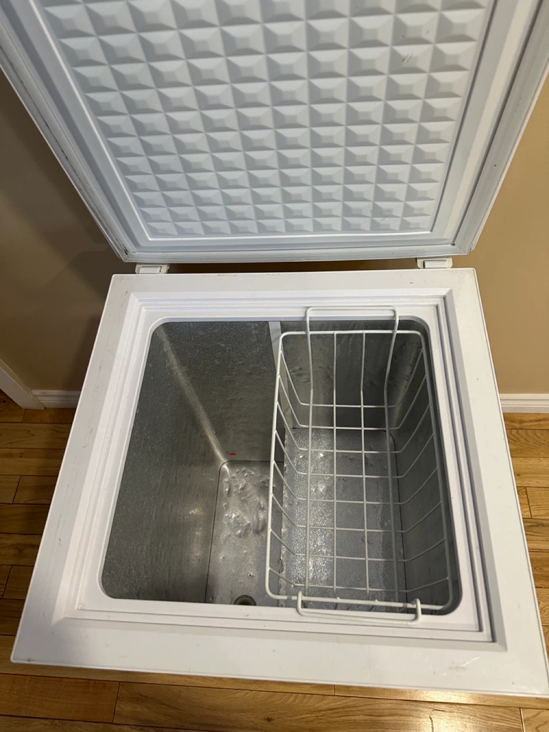 Haier 3.5 Cu Ft Compact Chest Freezer (CAN DELIVER) - photo 5