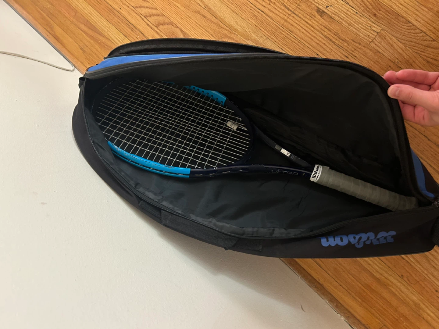 Wilson Ultra Tennis Racket & Matching Wilson Bag Bundle - photo 3