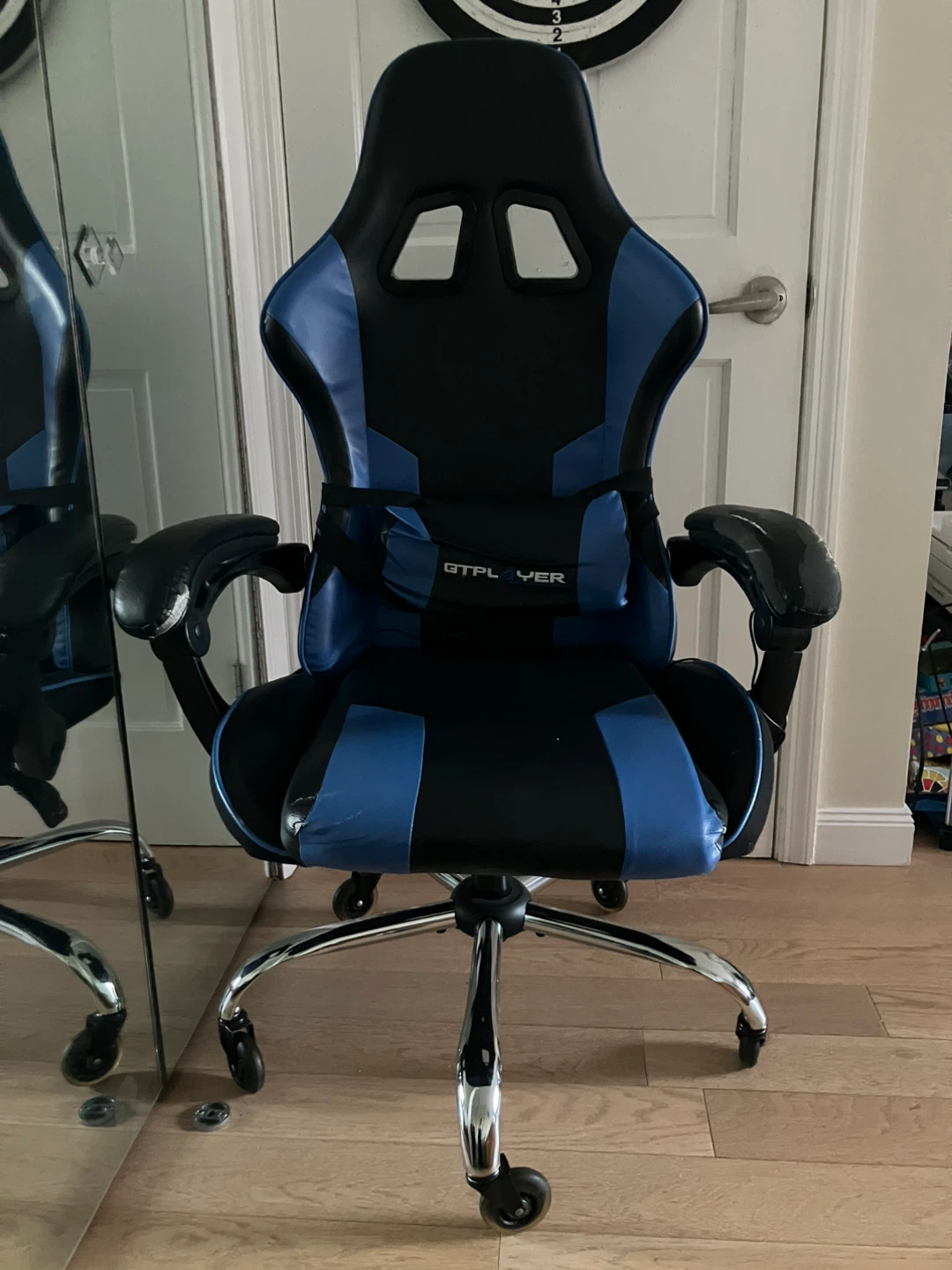 GTPLAYER Gaming Chair with Retractable Footrest