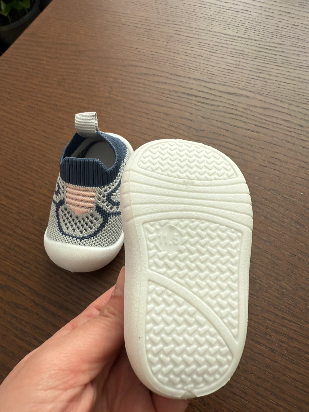 Toddler Knit Slip-On Shoes Size 11.5 - photo 3
