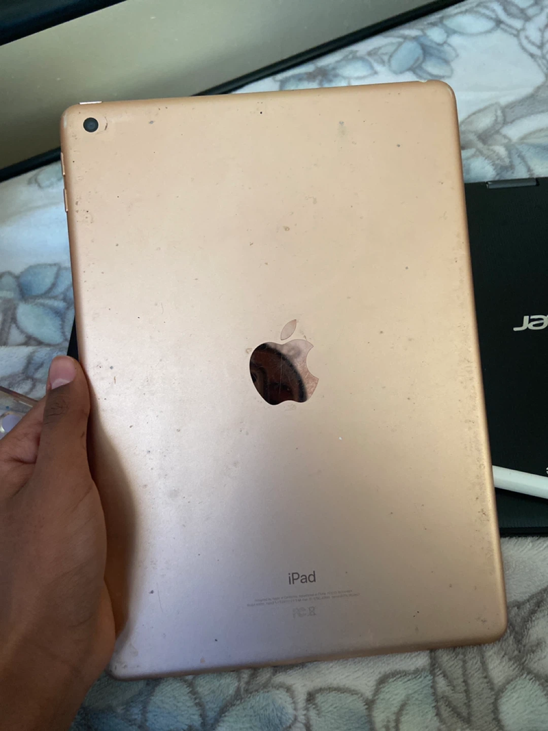 Rose gold ipad 17.7.10( 6th generation) + purple case - photo 2