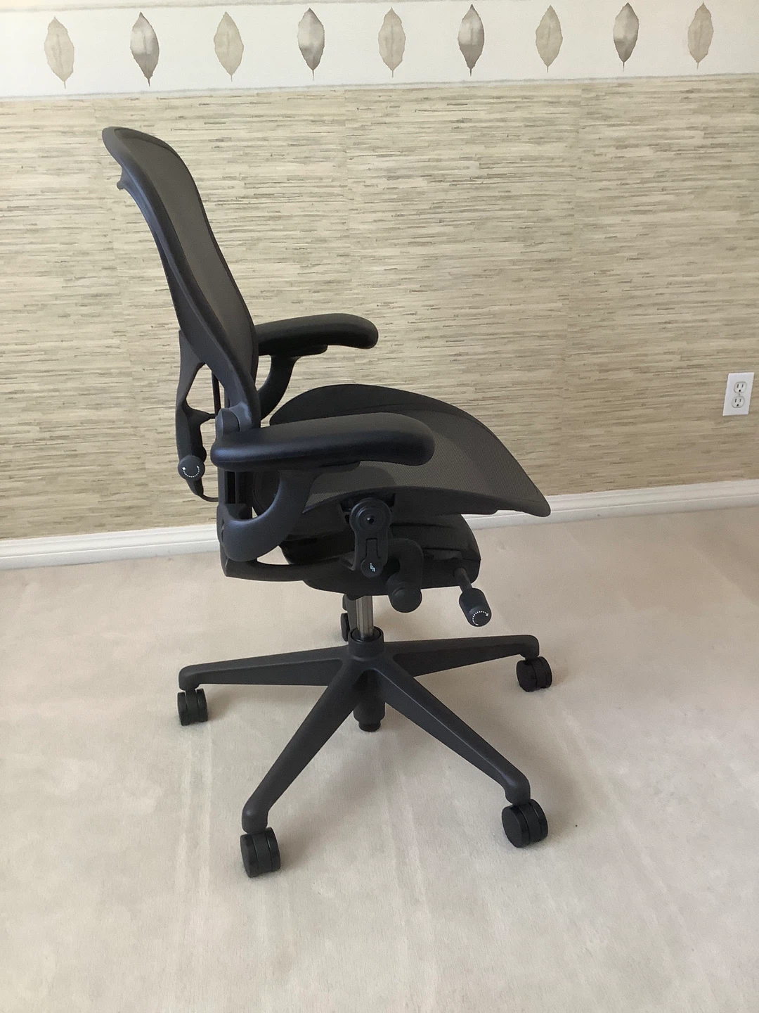 Herman Miller Aeron Chair - photo 2