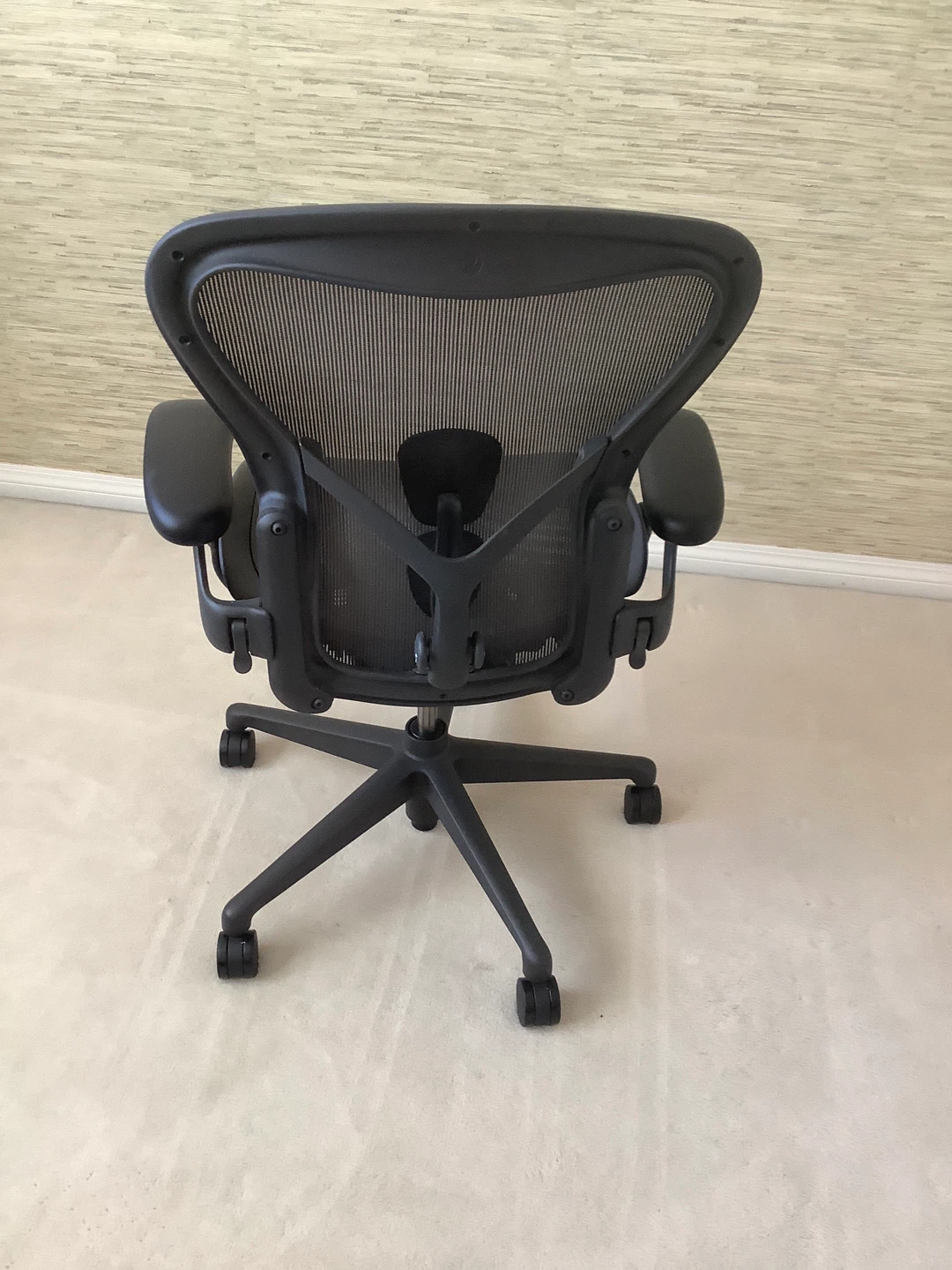 Herman Miller Aeron Chair - photo 3