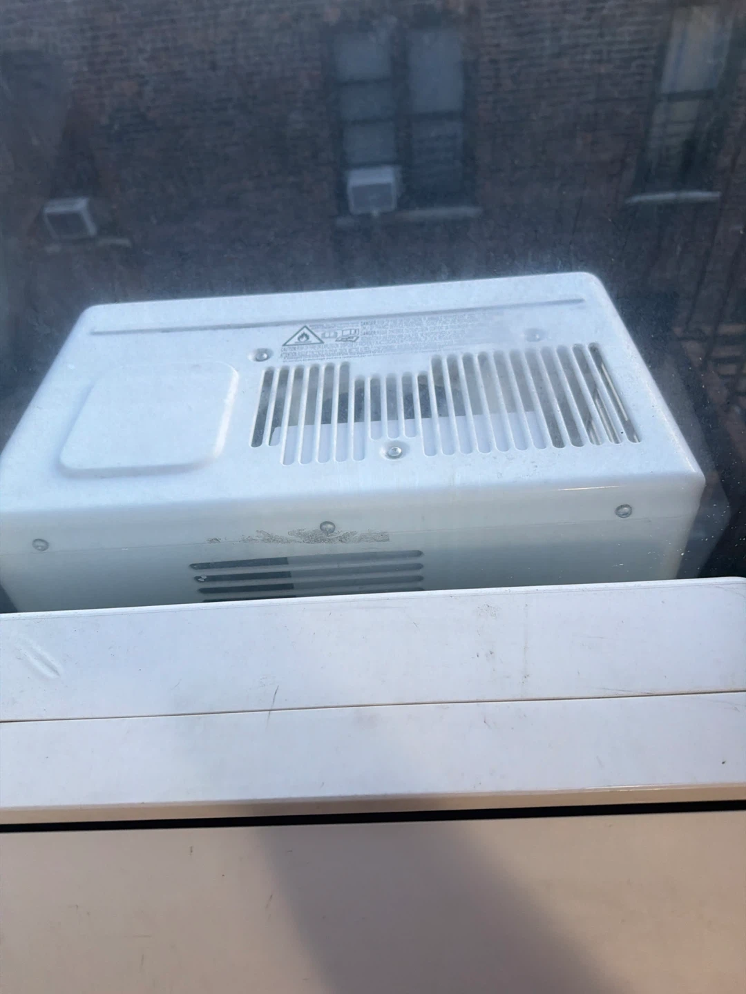Midea Window Air Conditioner - photo 2