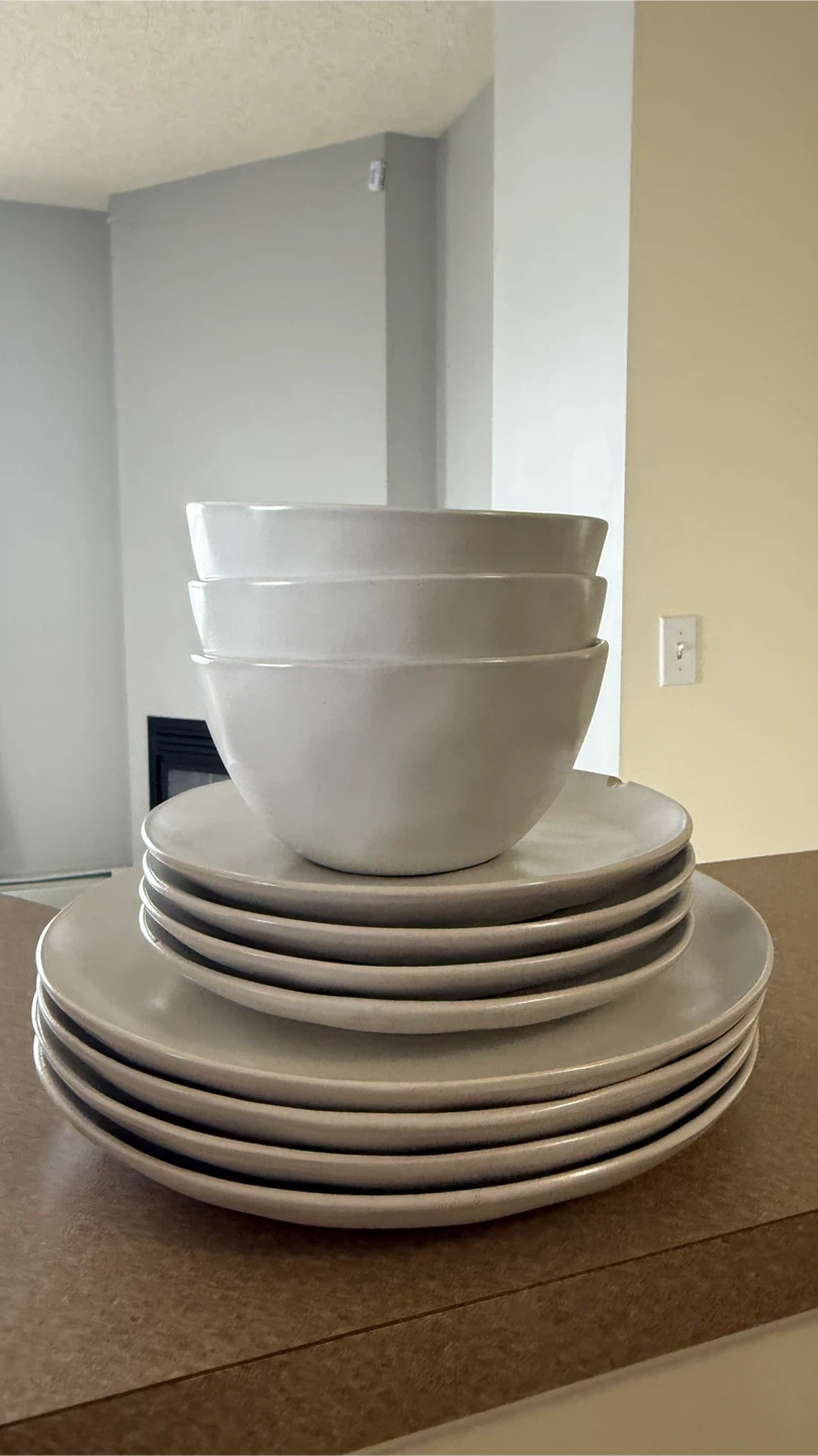 White Stoneware Dinnerware Set - 8 Plates & 4 Bowls - photo 2