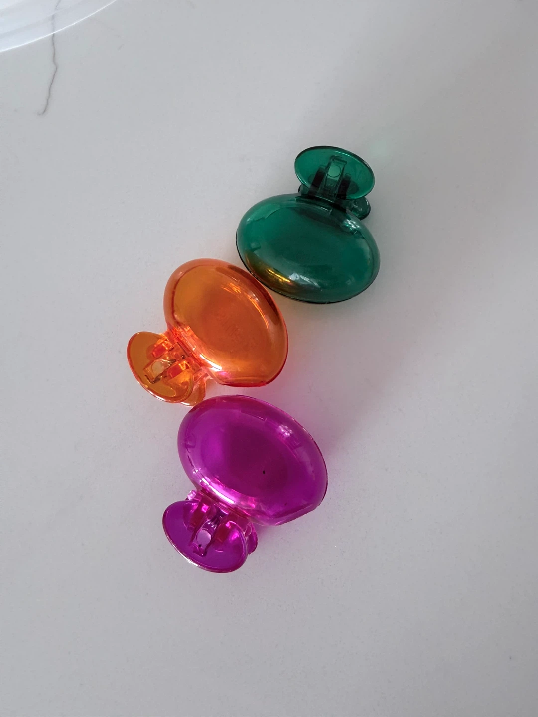 3 Toothbrush Claw Clips - Orange, Pink, Green - photo 2