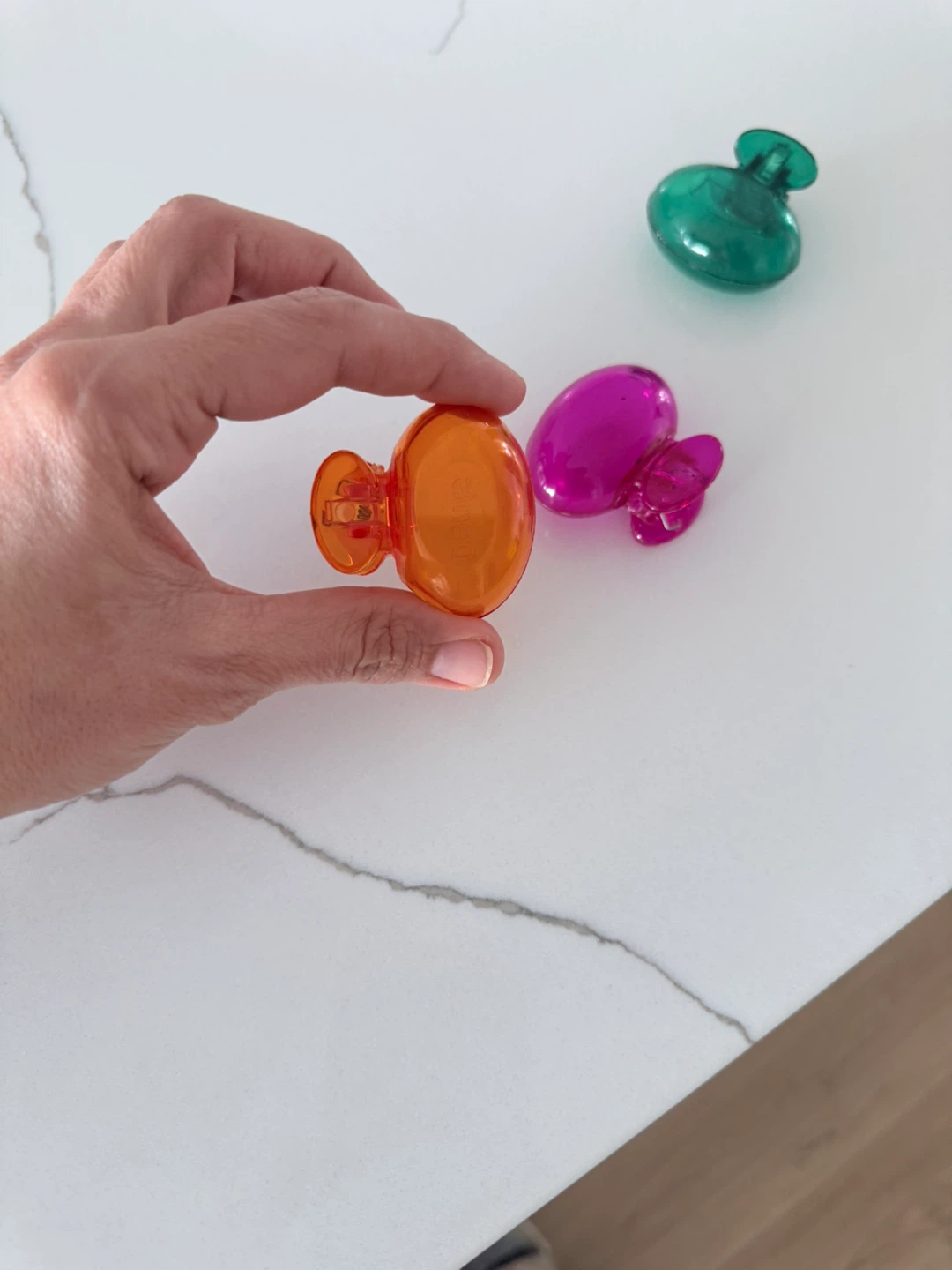 3 Toothbrush Claw Clips - Orange, Pink, Green
