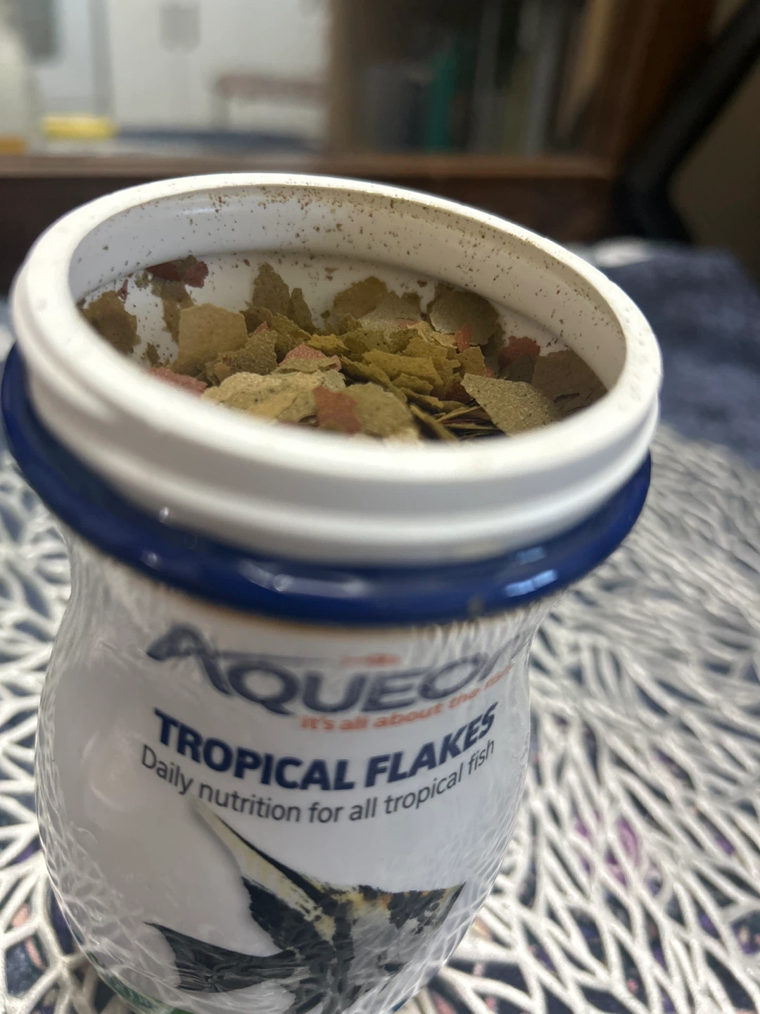 Aqueon Tropical Flakes Fish Food - photo 3