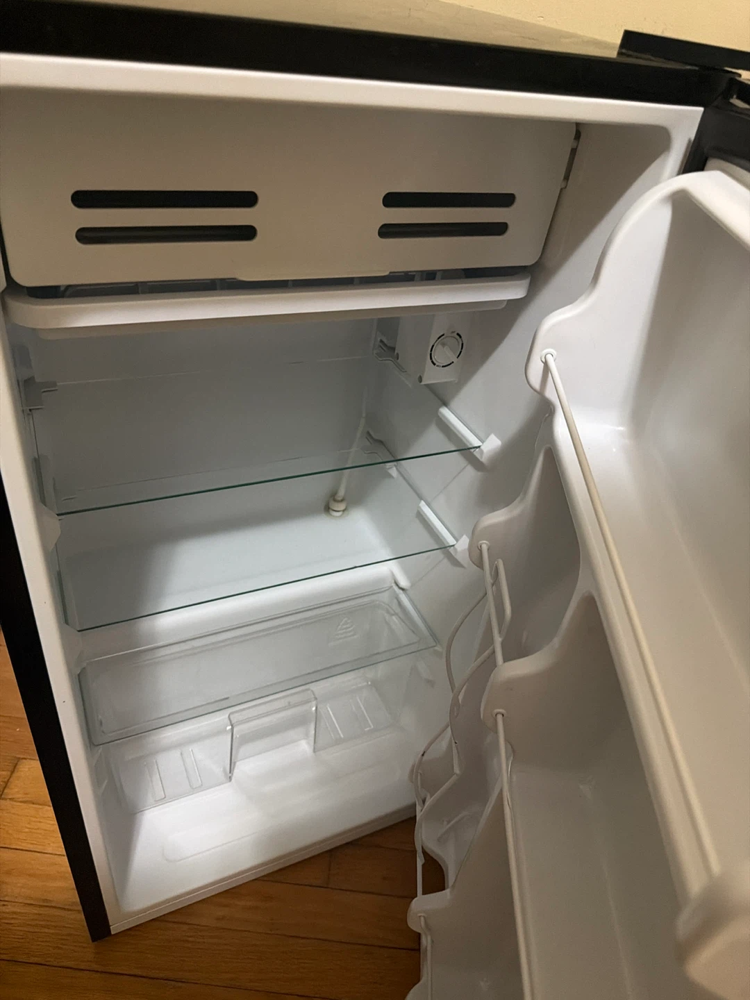 Midea Compact Mini Refrigerator - photo 2