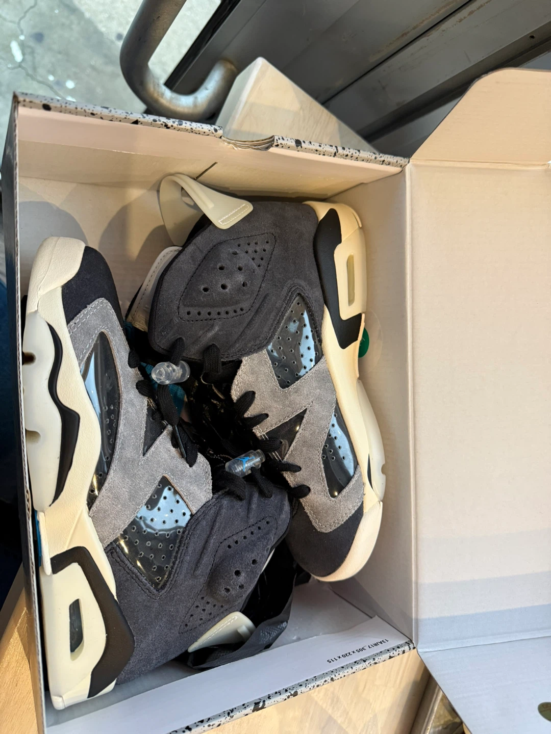 Air Jordan 6 Retro Sneakers - photo 3