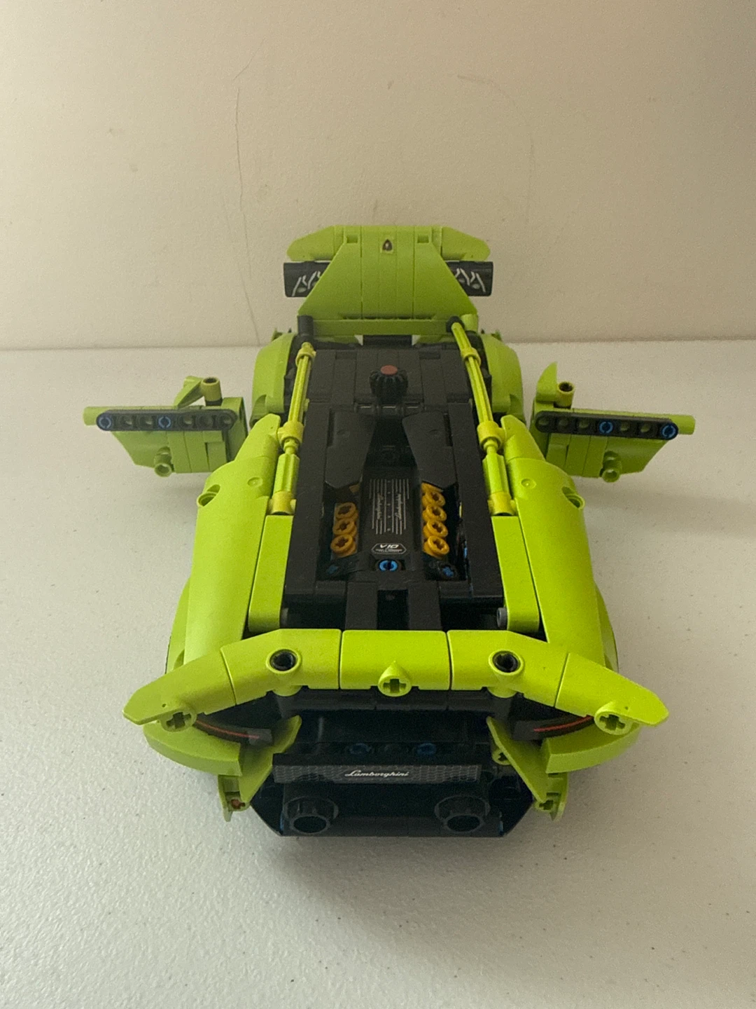 LEGO Technic Lamborghini - Lime Green - photo 4