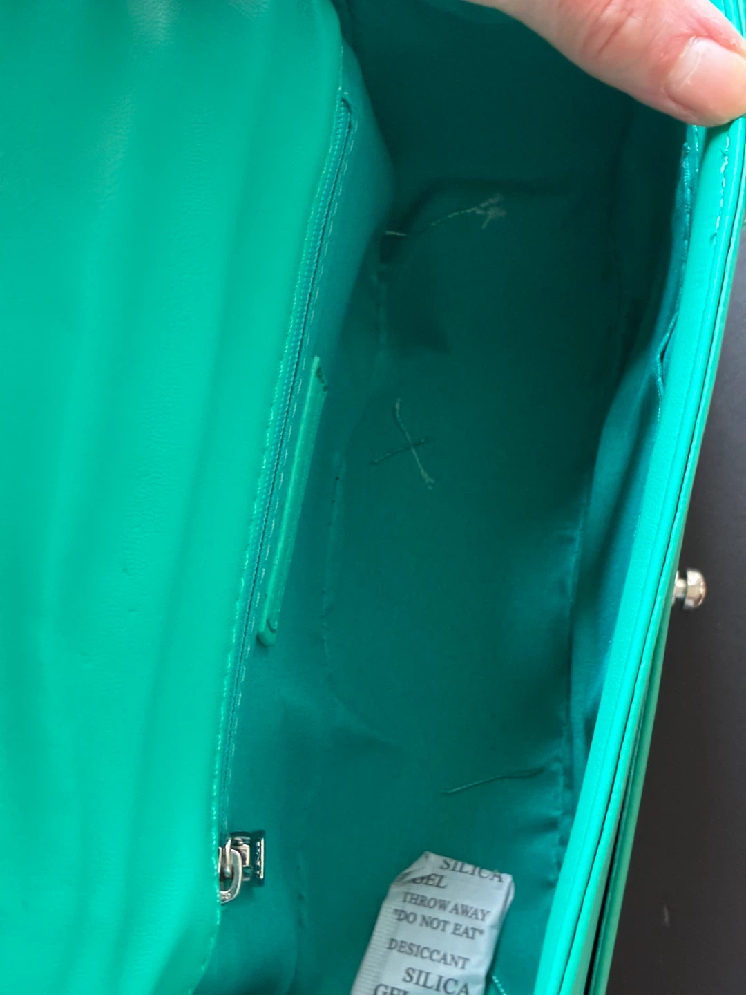 Badgley Mischka Green Chevron Flap Handbag - photo 5