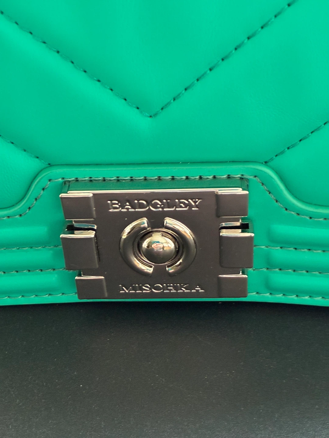 Badgley Mischka Green Chevron Flap Handbag - photo 2