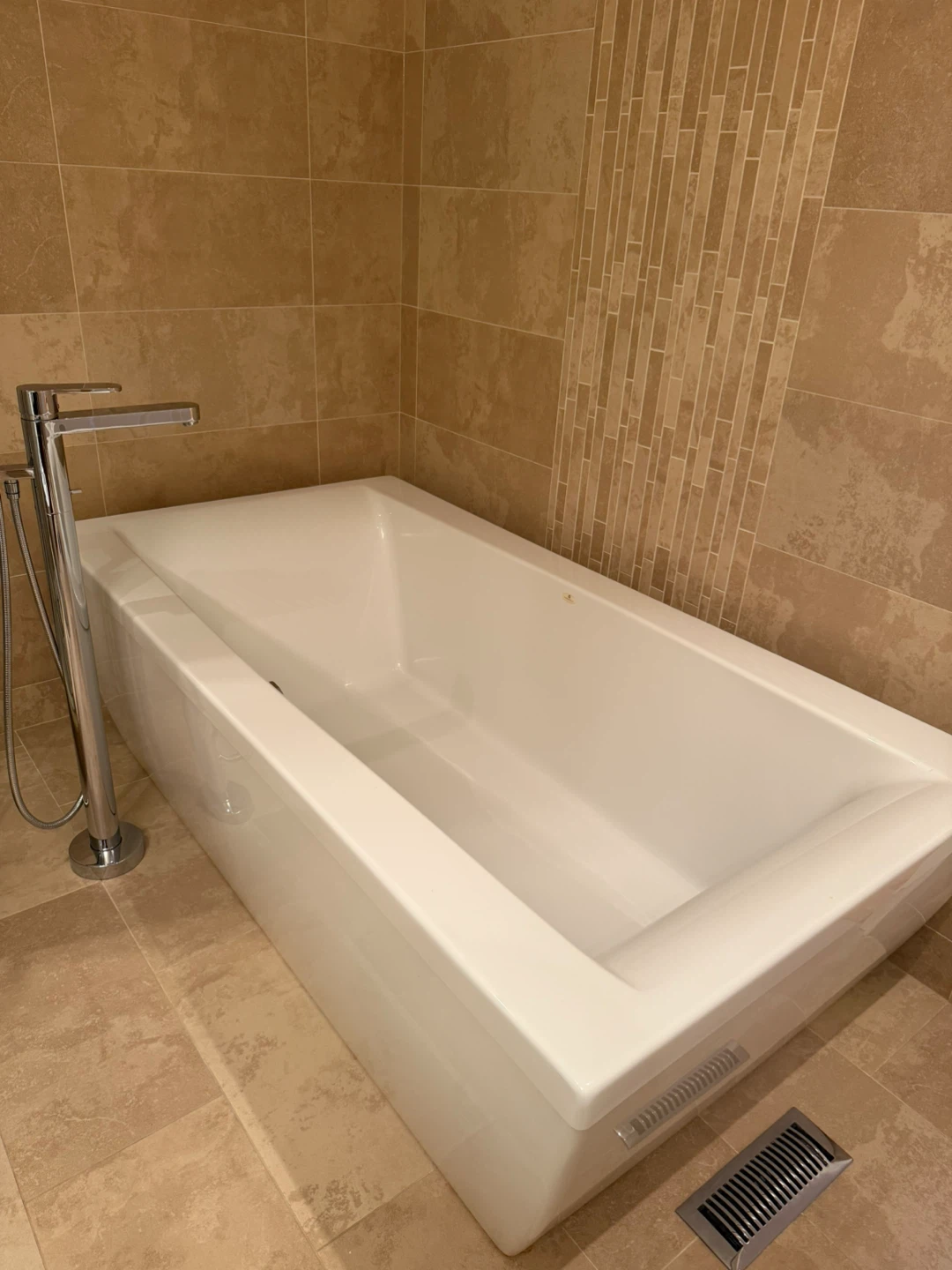 Rectangular Bathtub with Chrome Faucet
