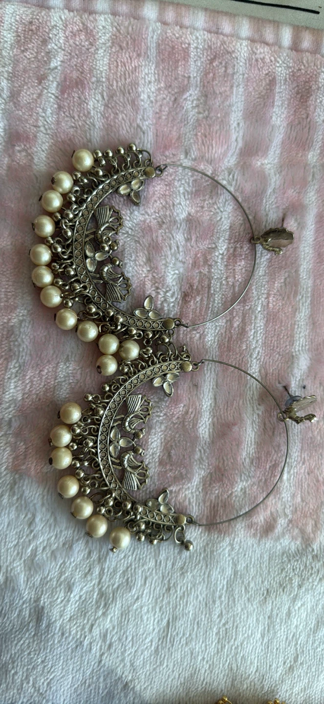 Silver Tone hoop Earrings with Pearl-like Beads chandbalis - photo 3