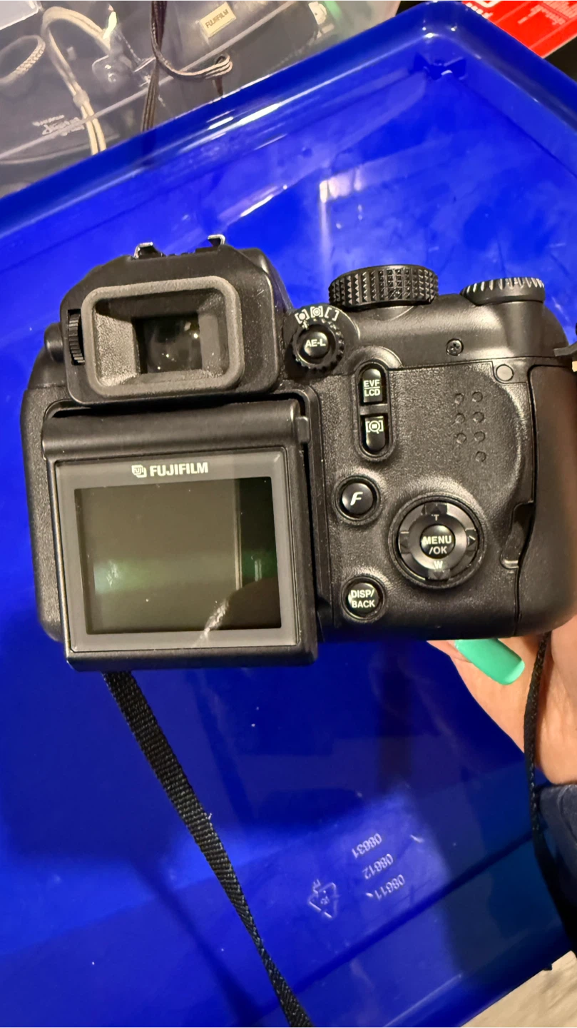 Fujifilm FinePix S9100 Digital Camera - photo 3